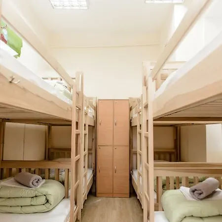 Globus Lipki Hostel *