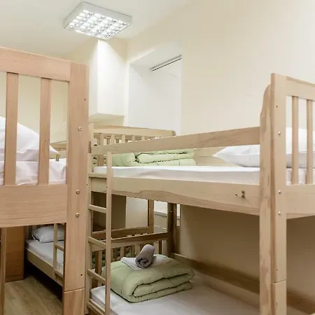 Globus Lipki Hostel