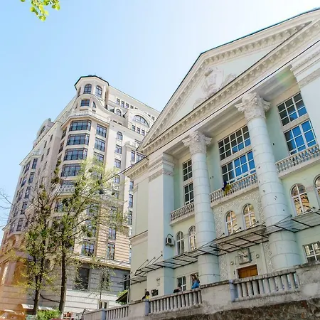 Globus Lipki Hostel